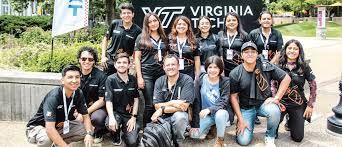 Estudiantes de la UNAQ destacan en Competencia Internacional de CanSat.