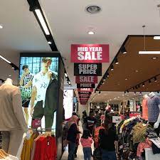 Melawati mall merupakan shopping complex serba modern, eksklusif dan canggih. Padini Concept Store Melawati Mall Gf 17 18 19