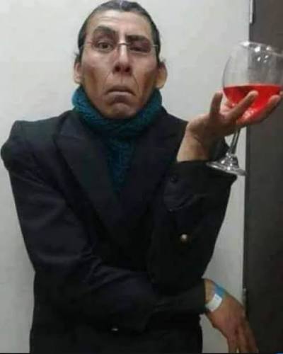 Jajajaja tomar vino no es “fifí” ni de mamador, lo mamador es tomarle foto  como mongol y andar subiendolo cuando a todos les vale madres lo que  coman/beban. Salu2.