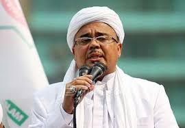 Awalnya habib rizieq melancarkan protes karena tidak dihadirkan langsung ke ruang sidang. P3pxasy5a 9utm