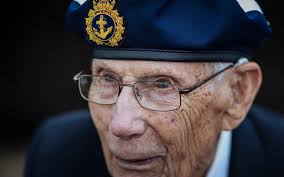William «Bill» Cameron, un vétéran canadien âgé de 100 ans, est décédé  dimanche, à la veille d'embarquer pour la France afin d'assister à la  commémoration du D-Day. Le 6 juin 1944, il