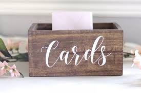Las jaulas principalmente se usan para el transporte de mercancías de pequeño o gran tonelaje en envíos terrestres, aéreos y marítimos. 5 Formas De Utilizar Cajas De Madera Para La Decoracion De Tu Boda Decoracion Bodas
