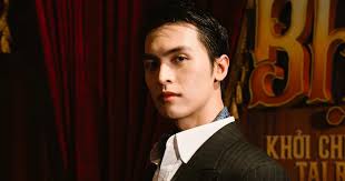 Vẻ điển trai không góc chết của 'Bạch công tử' Công Dương