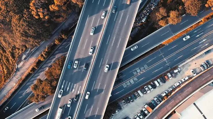 Freeway Vs Highway: The Ultimate Guide To Choosing The Right Route -  Audubon Coach