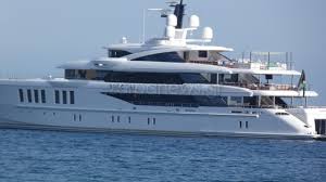 Αυτή είναι η θαλαμηγός ρώσου μεγιστάνα με 7 καταστρώματα και 6 πισίνες. Anoixta Toy Enetikoy Limanioy Twn Xaniwn H Yperpolytelhs 8alamhgos Spectre Photos