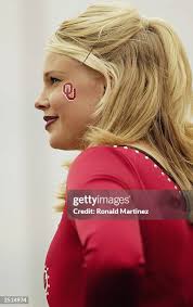 Quarterback Jeff Grady of the University of Oklahoma Sooners drops... News  Photo