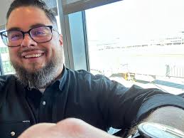 Admirals Club at DFW Terminal D is full