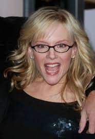 Rachael Harris Glasses For Your Face Shape Rachel Harris Girl Humor