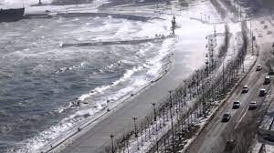 Утром и днем 11 марта ожидается усиление ветра до 32 м/с. Gorod Novoross Ru Novorossijsk Nord Ost 07 02 2012 Uragannyj Veter Na Morvokzale Youtube