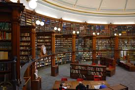 Resultado de imagen para The library has old and new books