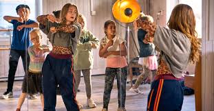 Jun 02, 2021 · 'dancing queens', danza e drag queen nel film netflix è una commedia romantica svedese ed esce in streaming il 3 giugno: Dancing Queens Bei Netflix Alles Zu Cast Und Handlung Der Tanzkomodie