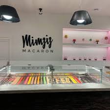 Gourmet Macarons And Pastries Are Beautifully Displayed In The 6040 G1 Display Case In Mimziz Macaron Dieppe New Brunswick Store Design Macarons Cafe Decor