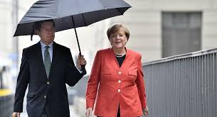 German chancellor angela merkel and her husband joachim sauer take a walk in the coastal town of sant'angelo d'ischia during their easter holiday in ischia. Lost On Vacation German Media Abuzz As They Lose Track Of Chancellor Merkel Sputnik International