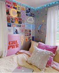 Cara membuat hiasan pintuk kamar dari sedotan memerlukan bahan seperti berikut: Diy Dekorasi Kamar Dari Kertas Sederhana Yang Lucu Dan Gemas Artikel Spacestock