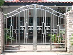Sebab, pintu pagar ini tidak hanya sekedar memberi perlindungan ekstra bagi keamanan rumah, namun juga bisa membuat desain eksterior rumah anda semakin mengagumkan. Pagar Stainless Cocok Gak Sih Untuk Rumah