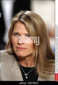 Jean-Jacques Datchary/ABACA. 55389-6. Parigi-Francia, 28 gennaio 2004. La  seconda moglie di Claude Francois Kathalyn Jones Mann & Michel Drucker  partecipa alla registrazione del programma televisivo ïVivement Dimanche :  Special Claude Francois'