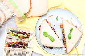 Al fresco picnic food and drink for sunny days, including pastry, scotch eggs, cakes, bakes and salads. Regenbogen Sandwich Vegetarischer Picknick Snack Filizity Com Food Blog Aus Dem Rheinland