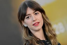 El lado personal Daisy Edgar-Jones: hija de un directivo de televisión  condecorado con la Orden del Imperio Británico, en una relación con un  conocido fotógrafo y su amistad “de por vida” con