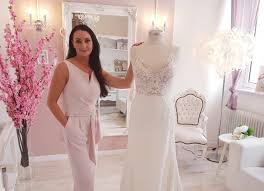 Dieser pinnwand folgen 308 nutzer auf pinterest. Wiedereroffnung Nach Corona Wie Das Traditionshaus Brautmoden Renger Den Neuen Alltag Erfolgreich Bewaltigt Bridal Times