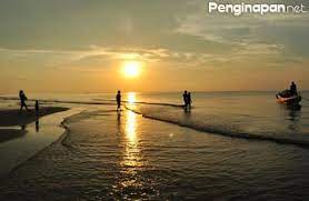 Pantai ujung pandaran termasuk jenis pantai yang landai. Indahnya Menikmati Sunset Di Pantai Ujung Pandaran Sampit Penginapan Net 2021