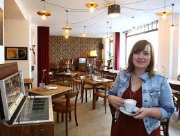 Essen Und Trinken In Koln Zehn Gemutliche Cafes Fur Den Nachsten Schauer Essen Und Trinken Gemutliches Cafe Cafe
