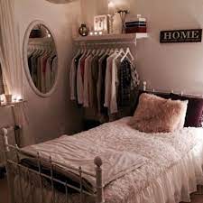 anything in this room simiallar インテリア 一人暮らし ベッドルームのアイデア インテリアデザイン