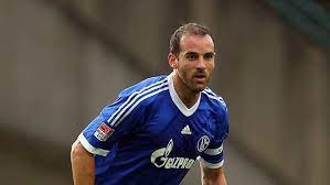 Dass metzelder aber tatsächlich kinderpornographisches material auf seinem smartphone besessen habe, streitet sommer zwar nicht. Bundesliga Metzelder To Retire Christoph Metzelder Fc Schalke 04