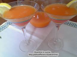 Il punch fresco con palline di melone e foglia di melissa. Cocktail Analcolico Alla Frutta Divertirsi In Cucina