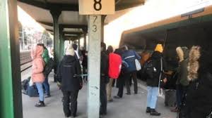 Cumpara acum, 100% sigur prin garantia de livrare. Un Tren Bucuresti Brasov A Lovit O Vaca In Apropiere De Campina Zeci De Pasageri Au Fost Debarcati Aktual24