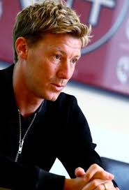 Mondial de l'auto : la course à l'électrique Bleus : Deschamps prend Laporte