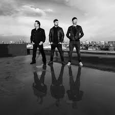 And it gets you down but that's okay you've been pushed 'round you feel the pain and when you fall just lean on me 'cause you've never known never seen, never smelt, never felt. Tones And I Never Seen The Rain Antenne Unna