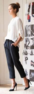 Le pantalon à pinces est apparu dans les années 1930 pour étoffer la silhouette masculine et donner aux hommes des allures de cary grant. 9 Idees De Pantalon A Pince Pantalon A Pince Mode Tenue