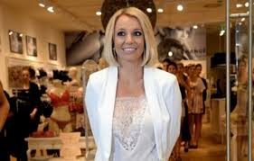 Britney spears was born in mccomb and had been raised in kentwood. Britney Spears Mutter Verklagte Mit Dem Anliegen Um Das Kapital Von Der Tochter In Ihrer Gewalt Zu Haben Uberalles