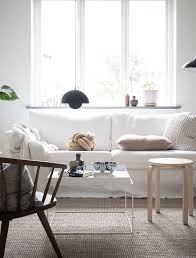 White Scandinavian Minimalism White Linen Sofa Black Accents Add A Modern Graphic Touch Style Minimalistiska Vardagsrum Inreda Vardagsrum Ikea Vardagsrum