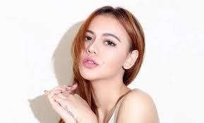 Ratu rizky nabila sempat menjadi sorotan terkait kisah asmaranya dengan pesepakbola alfath fathier. Quampulcqfistm