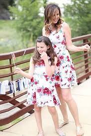 Die mittlere länge sieht sehr elegant aus und kann je nach schnitt auch ziemlich bequem sein. Strandkleid Mutter Tochter Mutter Tochter Kleid Family Partnerlook Matching Outfits Mother Daughter Matching Dresses White Girls Dresses