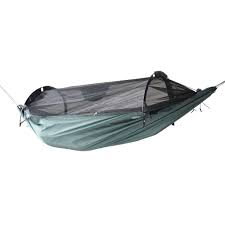 Our chameleon hammock features a versatile and lightweight design that makes it an ideal hammock for camping throughout the seasons because of its interchangeable and detachable accessories, like a bug net and vented top cover. Dd Jungle Hammock Superleicht