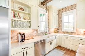 White cabinets lend themselves to a variety of design styles, and when it comes to countertops, the popular white kitchen cabinets gleam with pizzazz, do you agree? Trends We Love White Cabinets Black Hardware Wellborn Cabinet