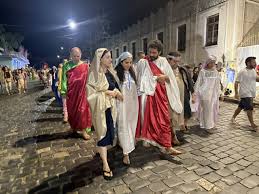 Paixão segundo Antonina leva público às ruas em emocionante apresentação da Via-Sacra