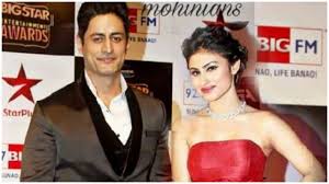 She has also worked as choreographer during her college now a days mouni roy is seen in naagin serial as a lead female role of shivaniya debut with arjun bijlani as a lead role of male with adaa khan. Mouni Roy Breaks Silence On Her Break Up With Mohit Raina Says They Aren T Even Friends