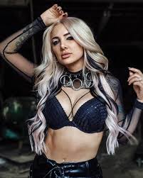 Addie Nicole Amick - Free pics, galleries & more at Babepedia