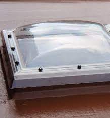 Il existe des tailles standards en magasin de bricolage, type castorama ou leroy merlin qui sont très abordables niveau tarif.si vous vous orientez vers des marques connues comme velux, le prix sera plus élevé.si vous souhaitez une ouverture ronde, ovale ou une fenêtre de toit à des dimensions sur mesure, vous verrez tout. Coupole De Toit 100x200