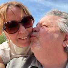 Wilbert... het kloppend hart van JEF! Baas, entrepreneur, coach, vriend,  eigenaar, gastheer in hart en nieren! Helemaal in z'n nopjes als hij met  een grote fles wijn door zijn zaak loopt en