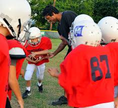 Former NFL player opens up to area youth