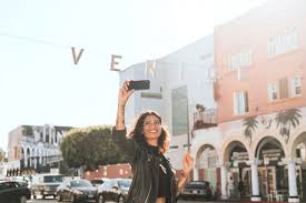 Încadrează corect persoana sau obiectul, încercând să găsești cea mai bună poziție. In VacanÈ›Äƒ 10 Trucuri Pentru Fotografii ReuÈ™ite Hello Holidays Blog