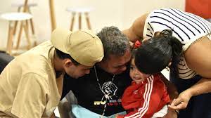 Emocionante reencuentro de nuestro delantero Luís Díaz con su padre “Mane”  Díaz – Federación Colombiana de Futbol