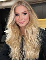 Terra Silva's Instagram, Twitter & Facebook