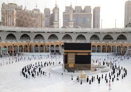 الكعبة يتجه المسلمون في جميع أنحاء العالم إلى الكعبة المشرفة في صلاتهم، وهي من أقدس الأماكن على الأرض ومقصد الحجاج للطواف، وذِكرُها مرتبط بالمسجد الحرام. Ø§Ù„Ø¬Ù…Ø¹ÙŠØ© Ø§Ù„ÙÙ„ÙƒÙŠØ© Ø§Ù„Ø³Ø¹ÙˆØ¯ÙŠØ© Ø¨Ø¬Ø¯Ø© ØªÙƒØ´Ù Ù…ÙˆØ¹Ø¯ Ø§Ù„ØªØ¹Ø§Ù…Ø¯ Ø§Ù„Ø£ÙˆÙ„ Ù„Ù„Ø´Ù…Ø³ Ø¹Ù„Ù‰ Ø§Ù„ÙƒØ¹Ø¨Ø© Ø§Ù„Ù…Ø´Ø±ÙØ© Ù‡Ø°Ø§ Ø§Ù„Ø¹Ø§Ù… Rt Arabic