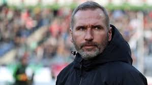 Tim walter sei „ein spannender trainer, betonte boldt aber. Yuxecszbyrfbim