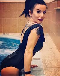 Международную славу ей удалось завоевать в качестве солистки скандального проекта. Yuliya Volkova Hvastaetsya Svoej Figuroj V Bodi Posle Pohudeniya Na 45 Kilogrammov